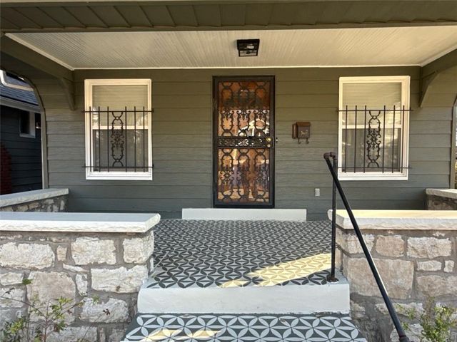 3811 College Avenue, Kansas City, MO 64128