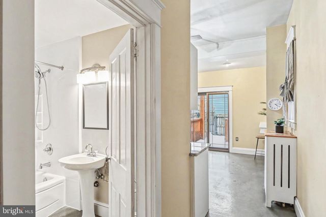 111 CALDER ST, Harrisburg, PA 17102