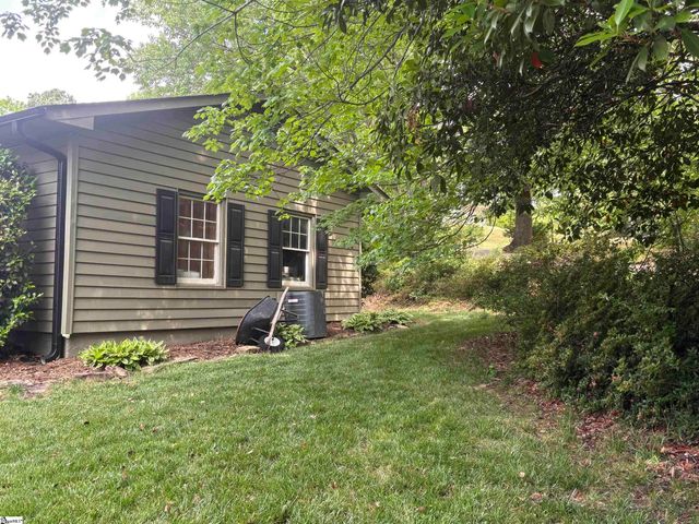 211 Pebble Creek Drive, Taylors, SC 29687
