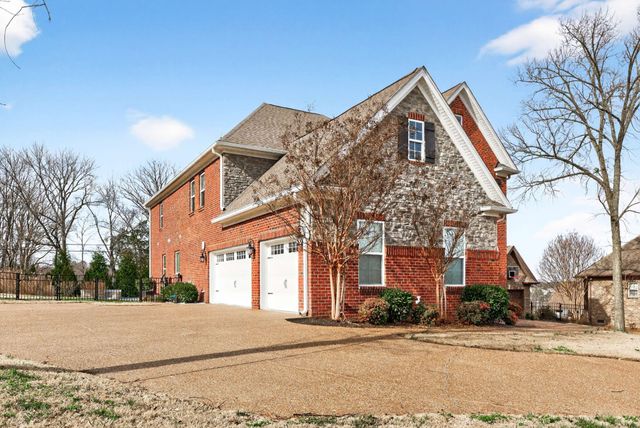 127 Waters Hill Cir, Lebanon, TN 37087