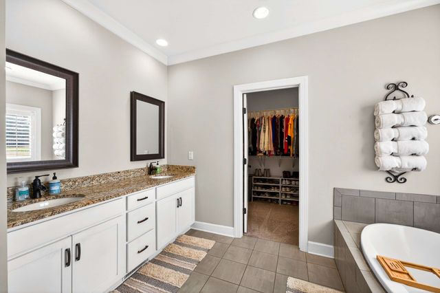 127 Waters Hill Cir, Lebanon, TN 37087