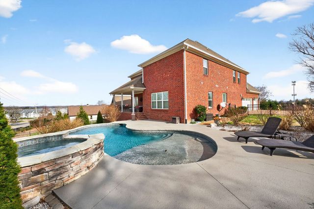 127 Waters Hill Cir, Lebanon, TN 37087