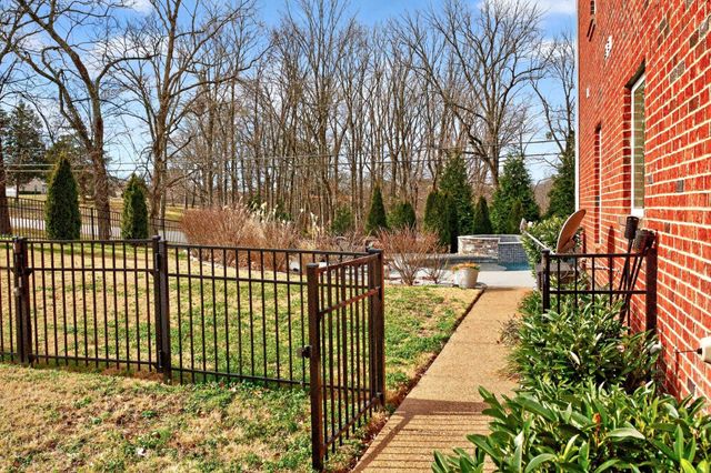 127 Waters Hill Cir, Lebanon, TN 37087