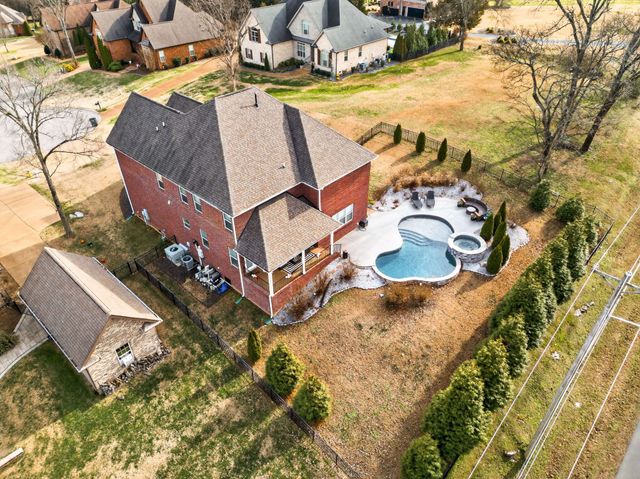 127 Waters Hill Cir, Lebanon, TN 37087