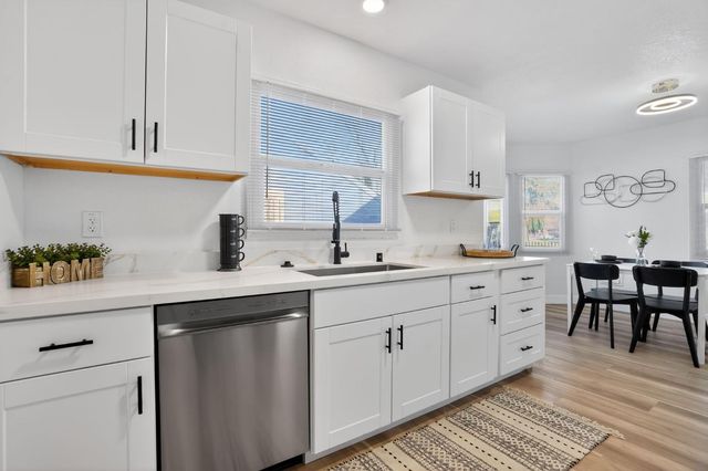 1620 E Harding Way, Stockton, CA 95205