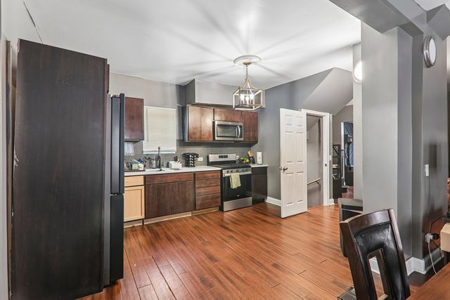 1404 S 8th Avenue, Maywood, IL 60153