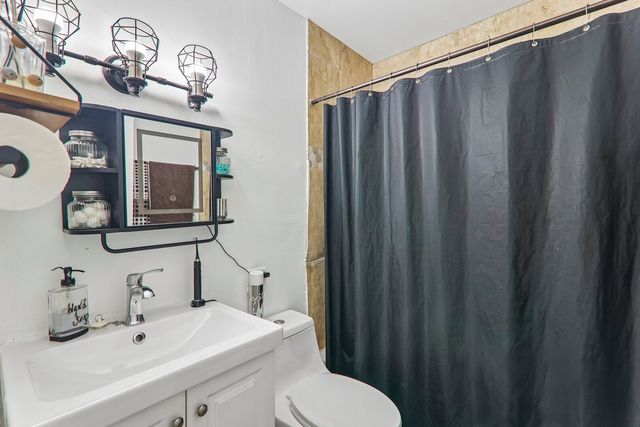 1404 S 8th Avenue, Maywood, IL 60153