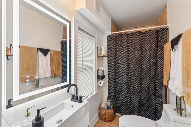 1404 S 8th Avenue, Maywood, IL 60153