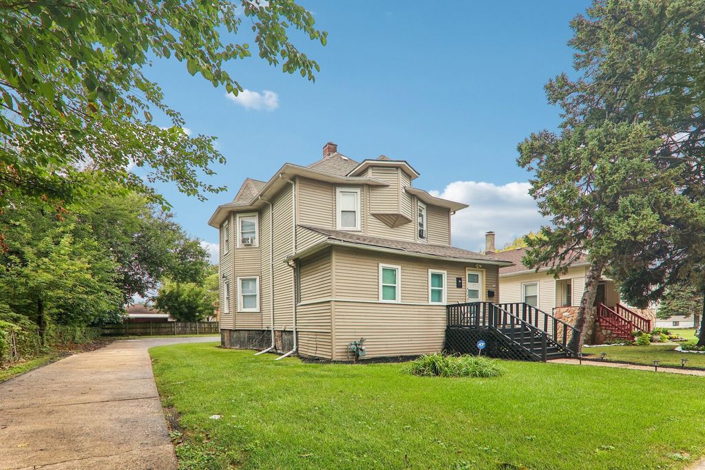 1404 S 8th Avenue, Maywood, IL 60153