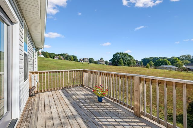 164 Lena Loop, Burns, TN 37029