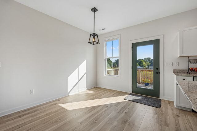 164 Lena Loop, Burns, TN 37029