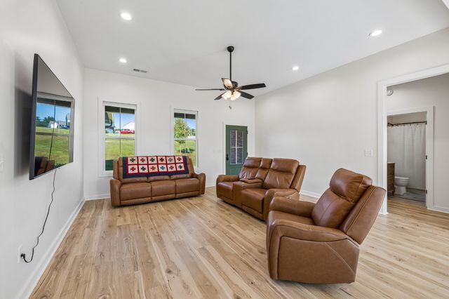 164 Lena Loop, Burns, TN 37029