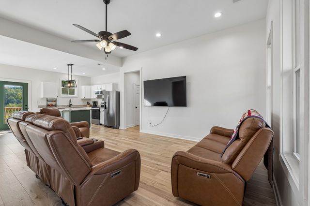 164 Lena Loop, Burns, TN 37029