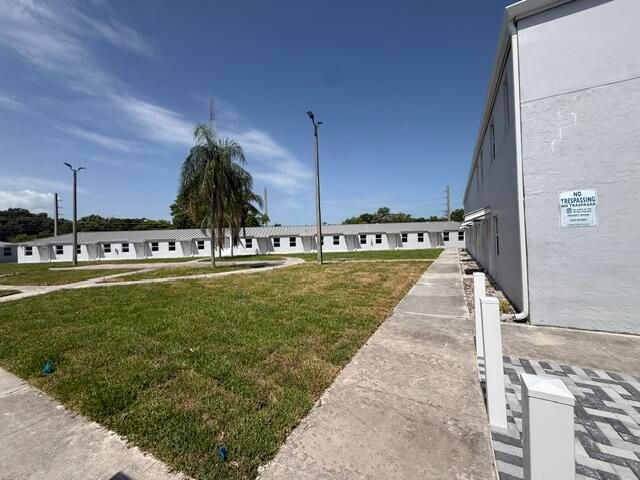 4393 Windsor Avenue 18, West Palm Beach, FL 33407