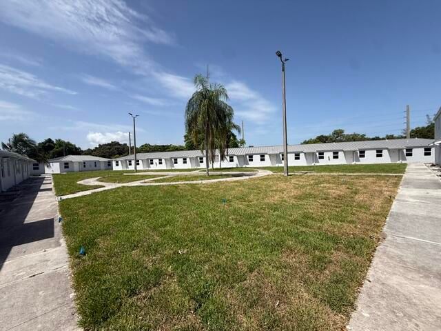 4393 Windsor Avenue 18, West Palm Beach, FL 33407