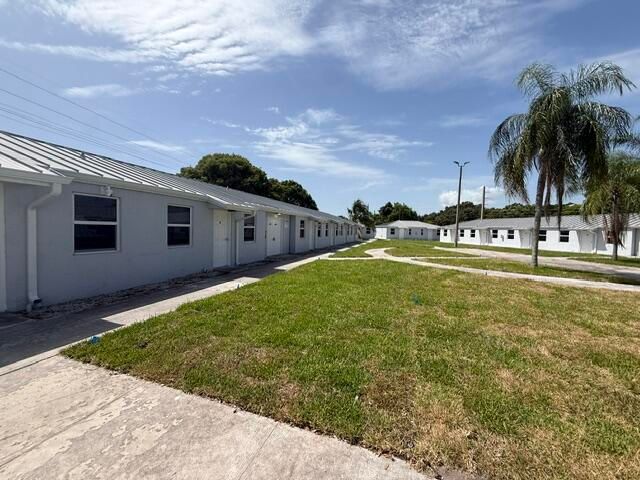 4393 Windsor Avenue 18, West Palm Beach, FL 33407
