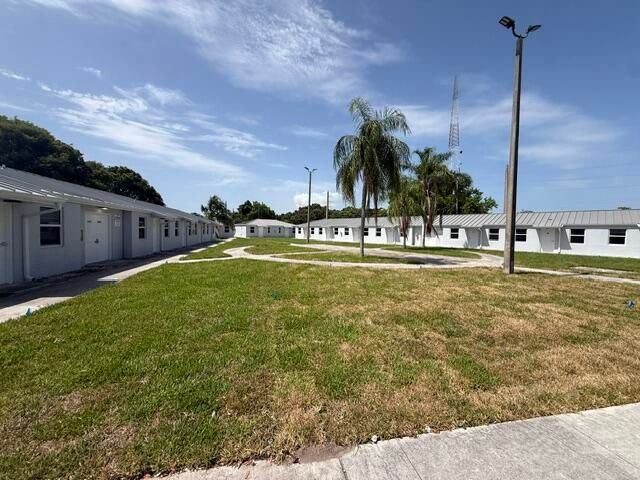 4393 Windsor Avenue 18, West Palm Beach, FL 33407