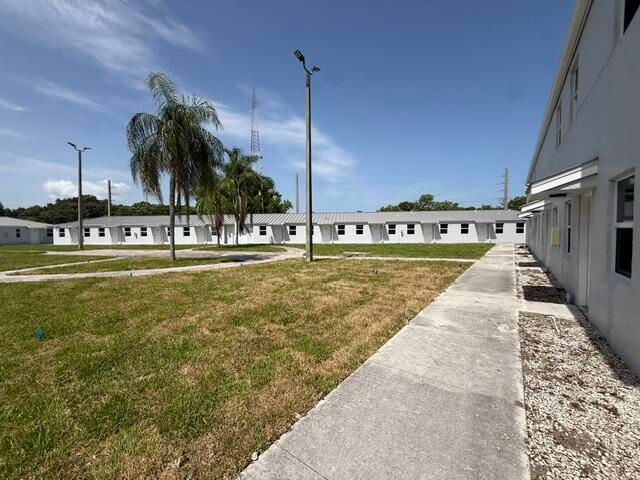 4393 Windsor Avenue 18, West Palm Beach, FL 33407