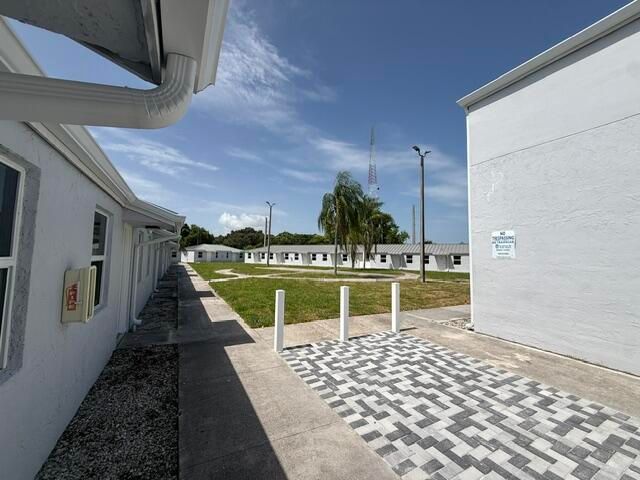 4393 Windsor Avenue 18, West Palm Beach, FL 33407