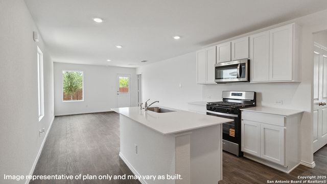 1639 House Finch Drive, San Antonio, TX 78253