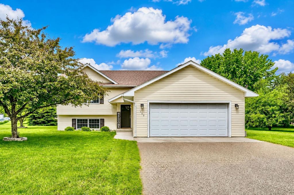 109 French Court, Roberts, WI 54023