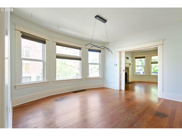 210 Ne ALBERTA St, Portland, OR 97211