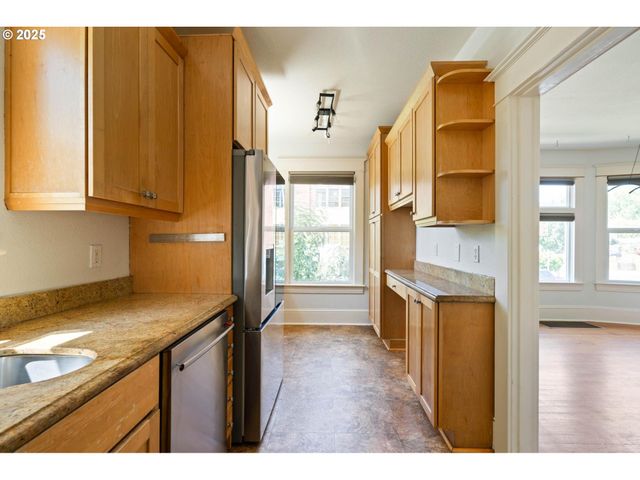 210 Ne ALBERTA St, Portland, OR 97211