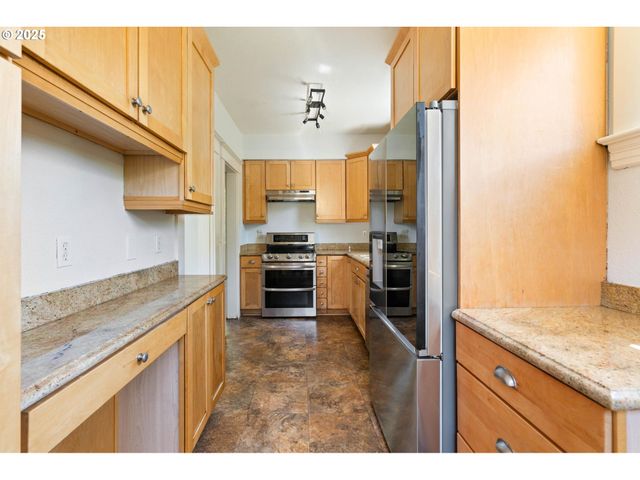 210 Ne ALBERTA St, Portland, OR 97211