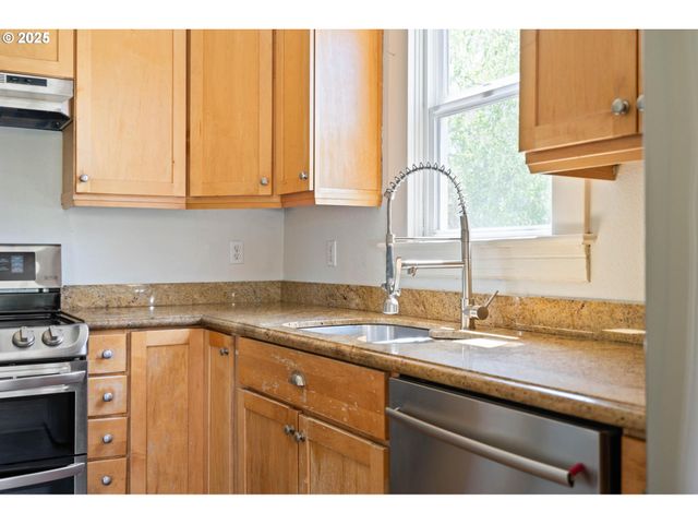 210 Ne ALBERTA St, Portland, OR 97211