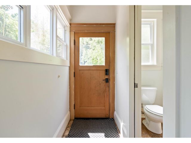 210 Ne ALBERTA St, Portland, OR 97211