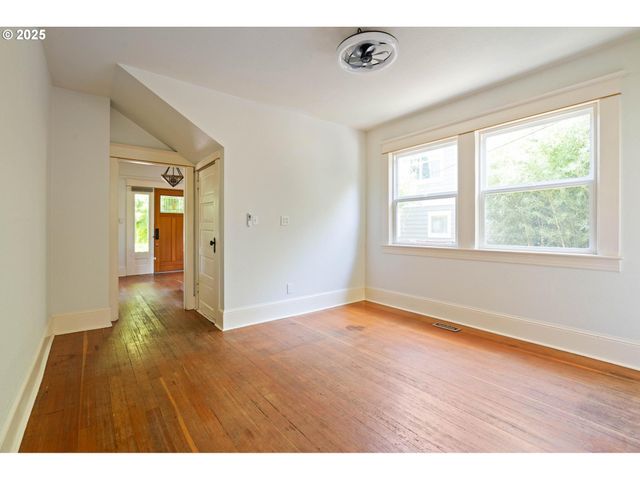 210 Ne ALBERTA St, Portland, OR 97211