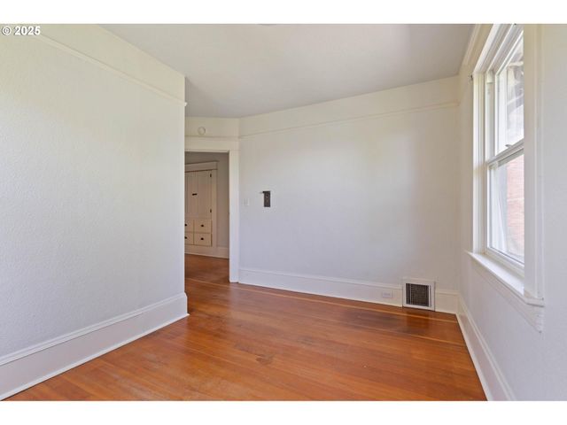 210 Ne ALBERTA St, Portland, OR 97211