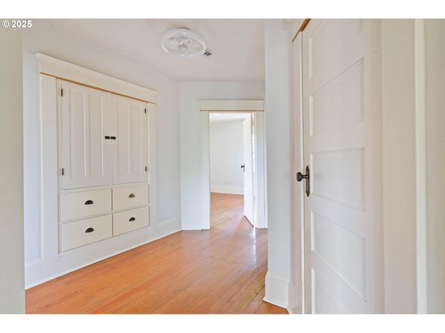 210 Ne ALBERTA St, Portland, OR 97211