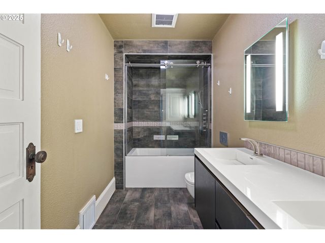 210 Ne ALBERTA St, Portland, OR 97211