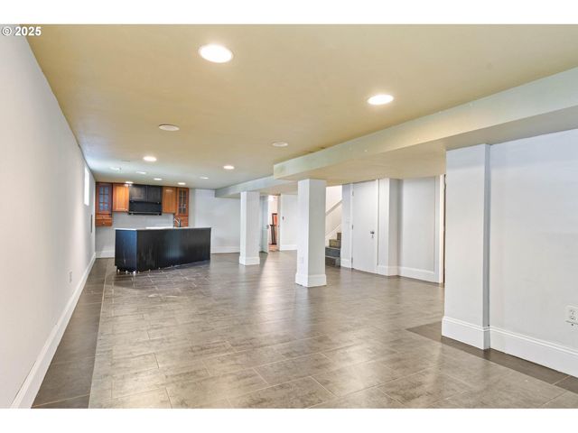 210 Ne ALBERTA St, Portland, OR 97211