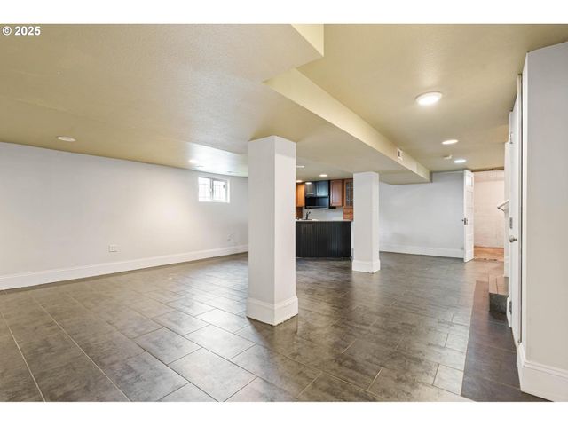 210 Ne ALBERTA St, Portland, OR 97211