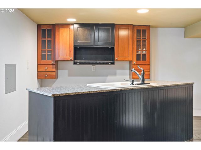 210 Ne ALBERTA St, Portland, OR 97211