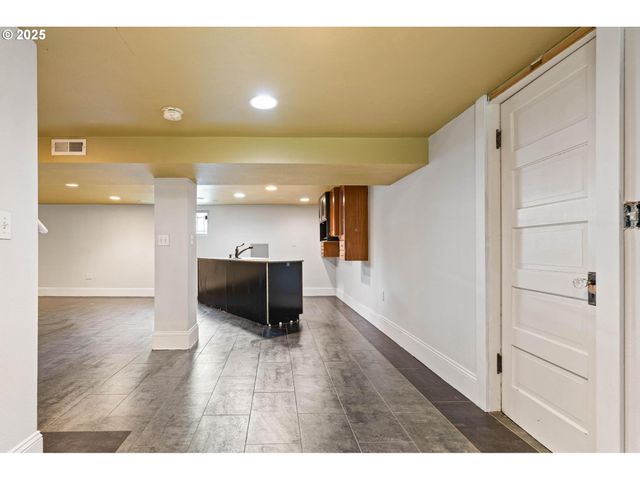 210 Ne ALBERTA St, Portland, OR 97211