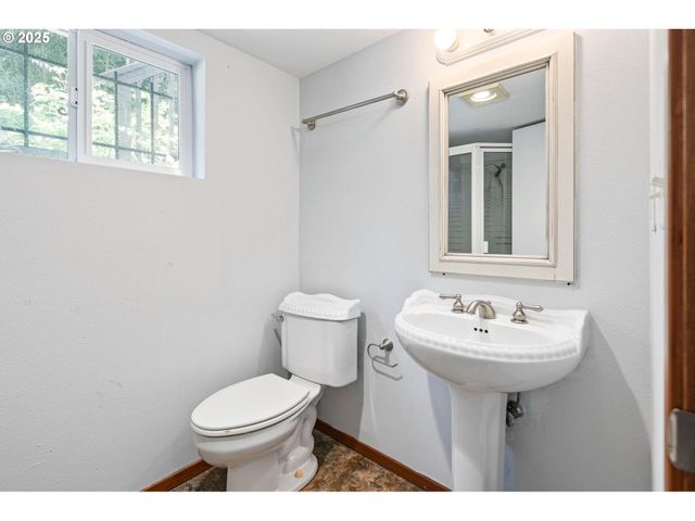 210 Ne ALBERTA St, Portland, OR 97211