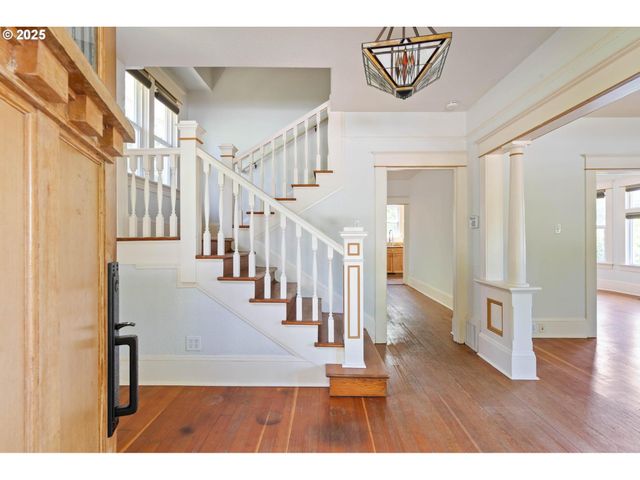 210 Ne ALBERTA St, Portland, OR 97211