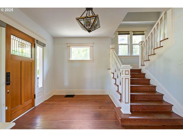 210 Ne ALBERTA St, Portland, OR 97211