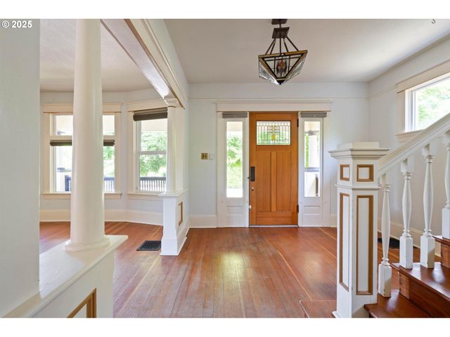 210 Ne ALBERTA St, Portland, OR 97211