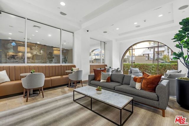 1040 E Glendon Avenue 4152, Los Angeles, CA 90024