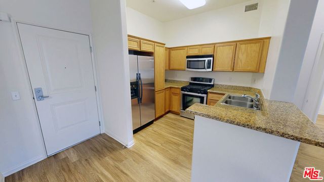 1040 E Glendon Avenue 4152, Los Angeles, CA 90024
