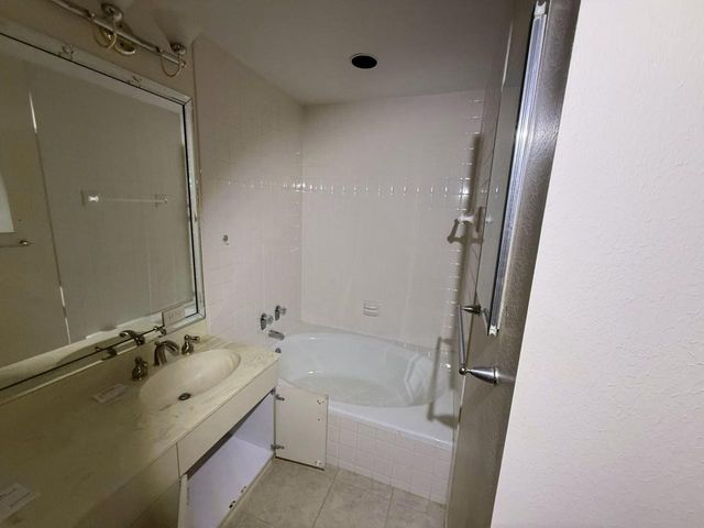 9333 Memorial Drive 412, Houston, TX 77024