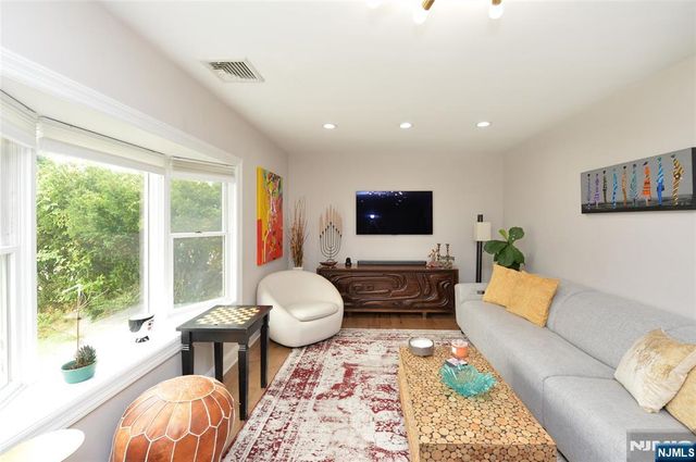 40-05 Brookside Avenue, Fair Lawn, NJ 07410