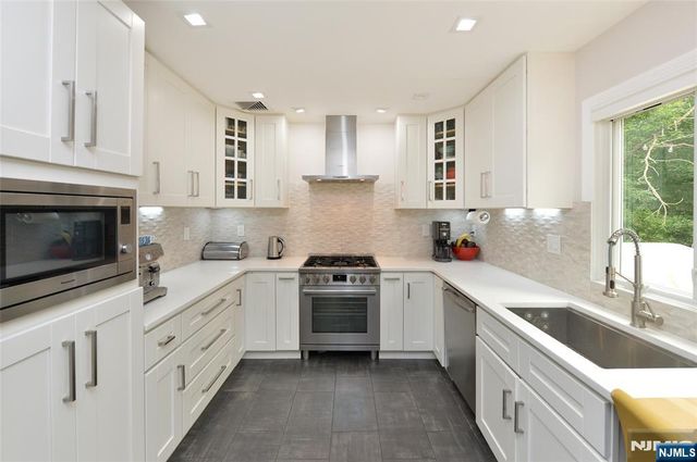 40-05 Brookside Avenue, Fair Lawn, NJ 07410