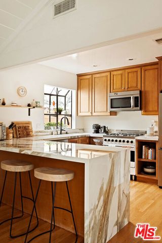 7622 Goddard Avenue, Los Angeles, CA 90045