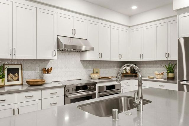 1303 Besra Terrace 6, Sunnyvale, CA 94087