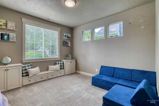 3989 N Park Crossing Ave, Meridian, ID 83646